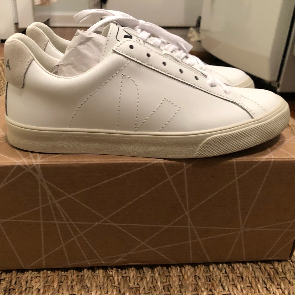 NWT! Veja Esplar All White Sneakers!